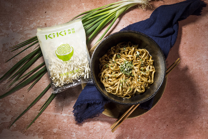 KiKi麵又有新味！蔥香陽春拌麵，古早風味麵條更彈牙！ | Girlab